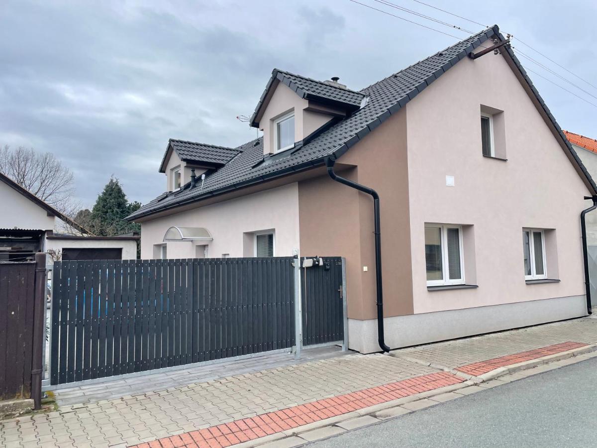 Apartman Svetla パルドゥビツェ エクステリア 写真